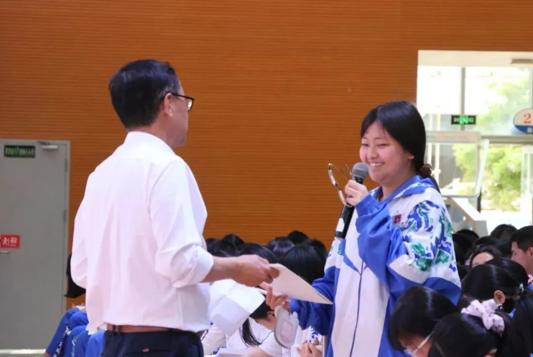 平心静气赴中考 志存高远向未来——临沧市易成实验学校开展九年级生涯规划与英语学法指导讲座 第14张