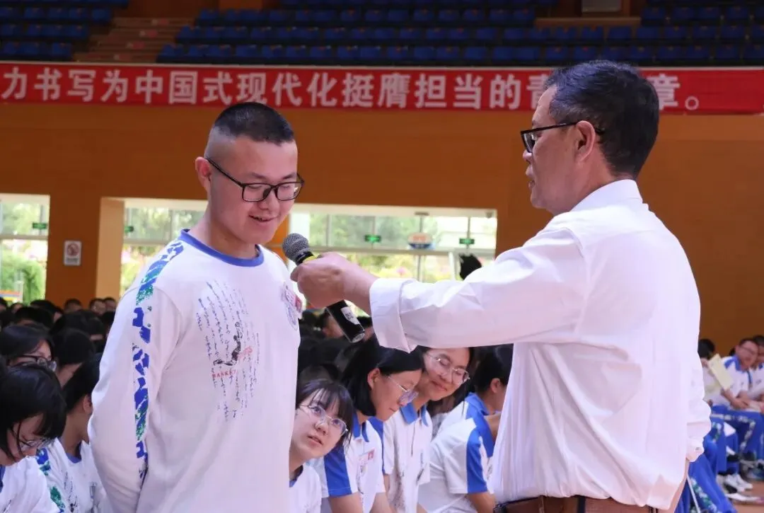 平心静气赴中考 志存高远向未来——临沧市易成实验学校开展九年级生涯规划与英语学法指导讲座 第15张