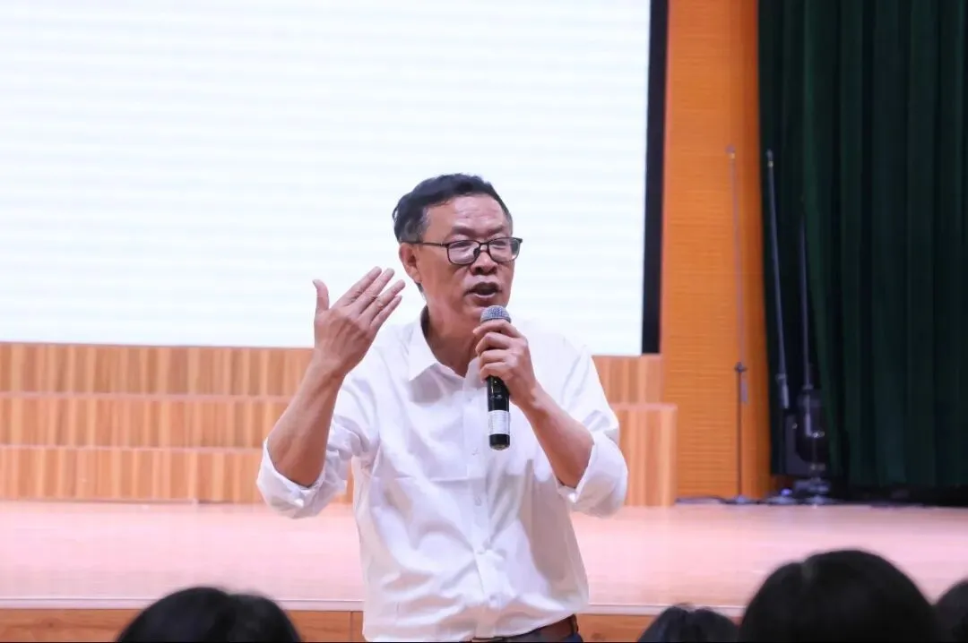 平心静气赴中考 志存高远向未来——临沧市易成实验学校开展九年级生涯规划与英语学法指导讲座 第16张