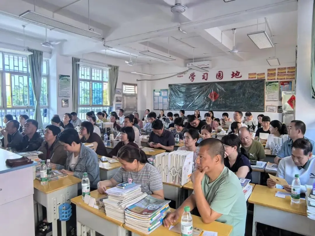 东留中学召开中考冲刺家长会 第8张