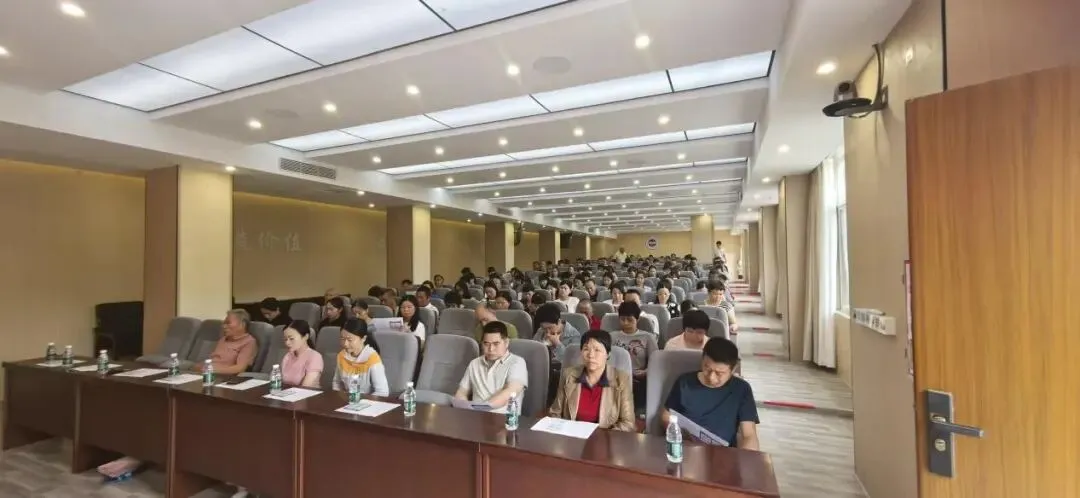 东留中学召开中考冲刺家长会 第9张