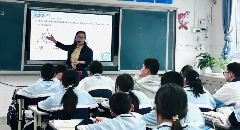 沿途致远沐春风,视导领航备中考——龙马潭区教师发展中心九年级全学科视导走进泸州市兆和学校 第31张