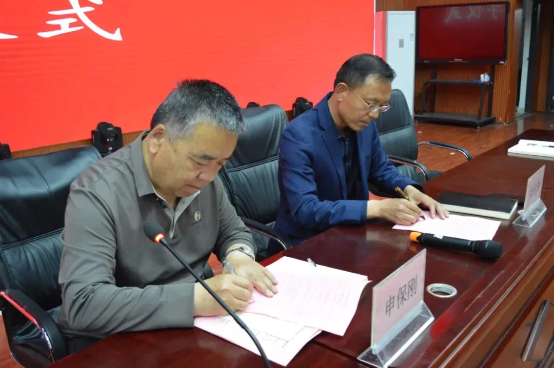 立状明志,决胜中考 | 我校举行2026年中考目标管理责任书签订仪式 第11张