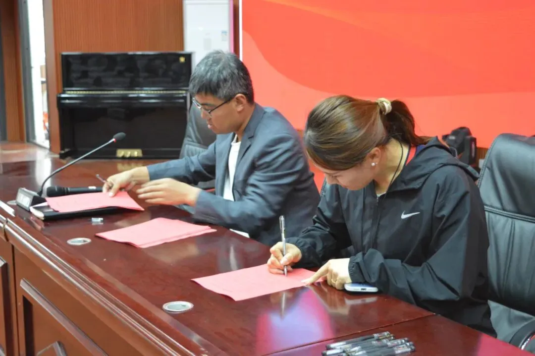 立状明志,决胜中考 | 我校举行2026年中考目标管理责任书签订仪式 第14张