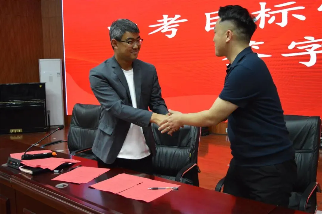 立状明志,决胜中考 | 我校举行2026年中考目标管理责任书签订仪式 第17张