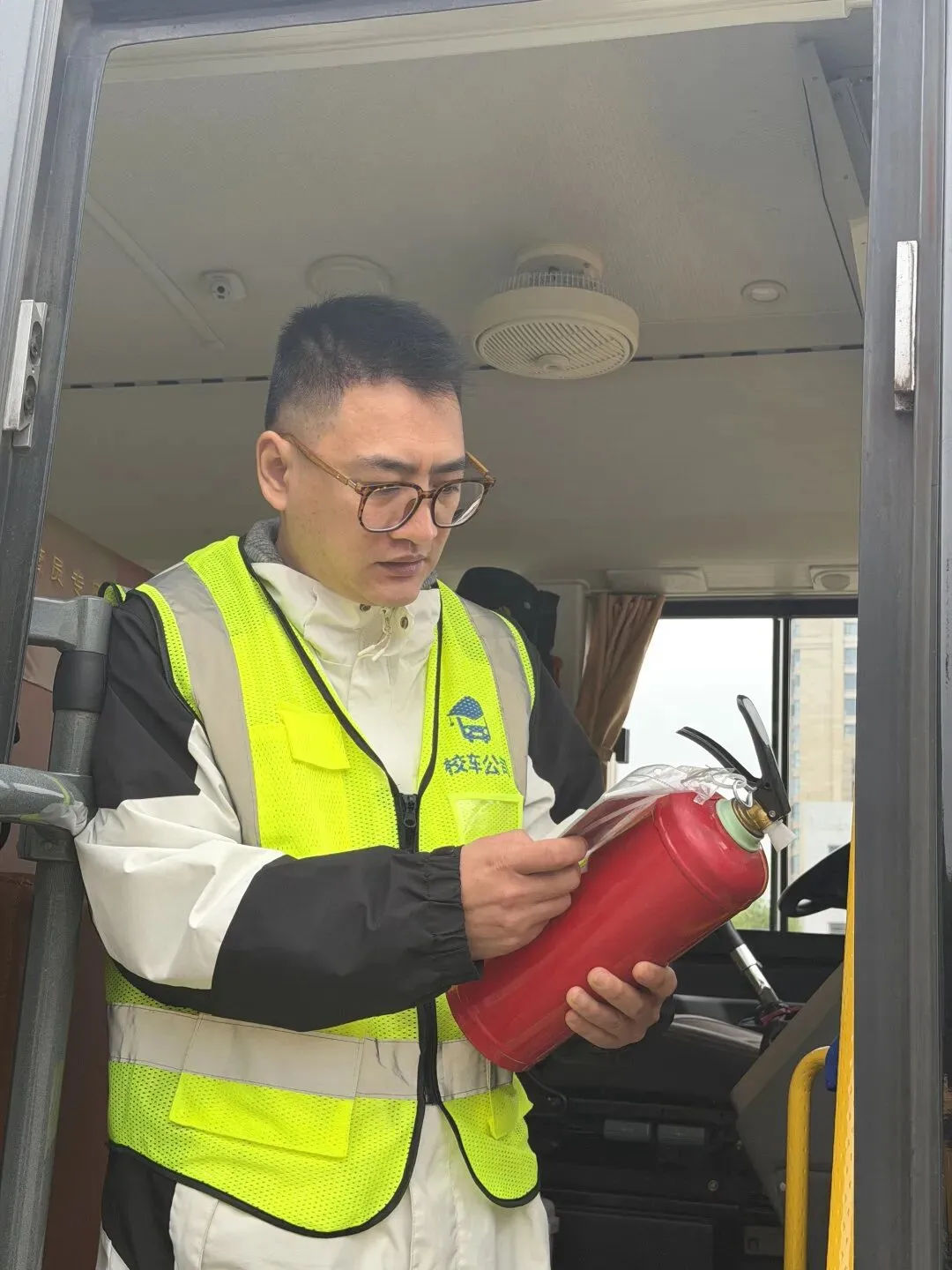 连续6年护航体育中考! 千名考生将乘坐同学号校车安全赴考 第16张