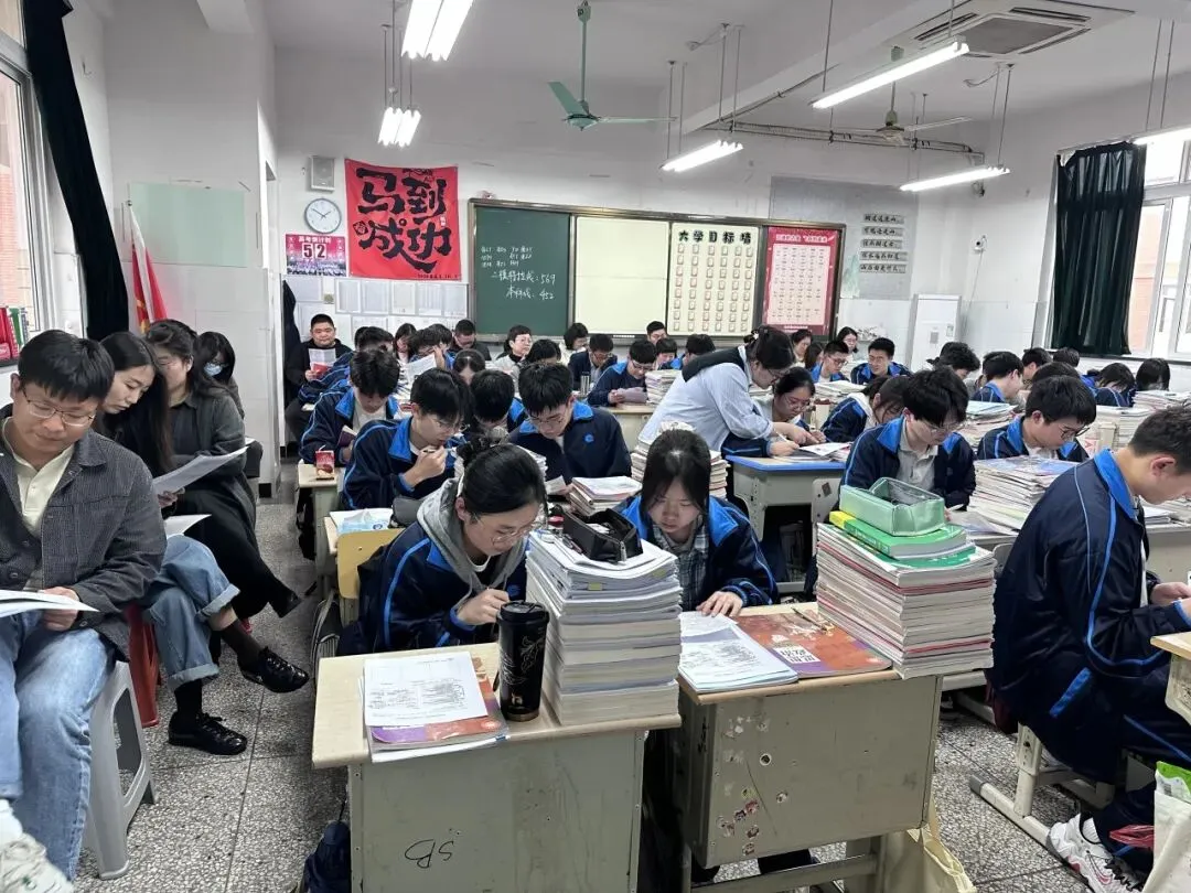 以真题为钥 赋能二轮复习 ——嘉兴市思政学科中心组教研活动在秀水高级中学举行 第3张