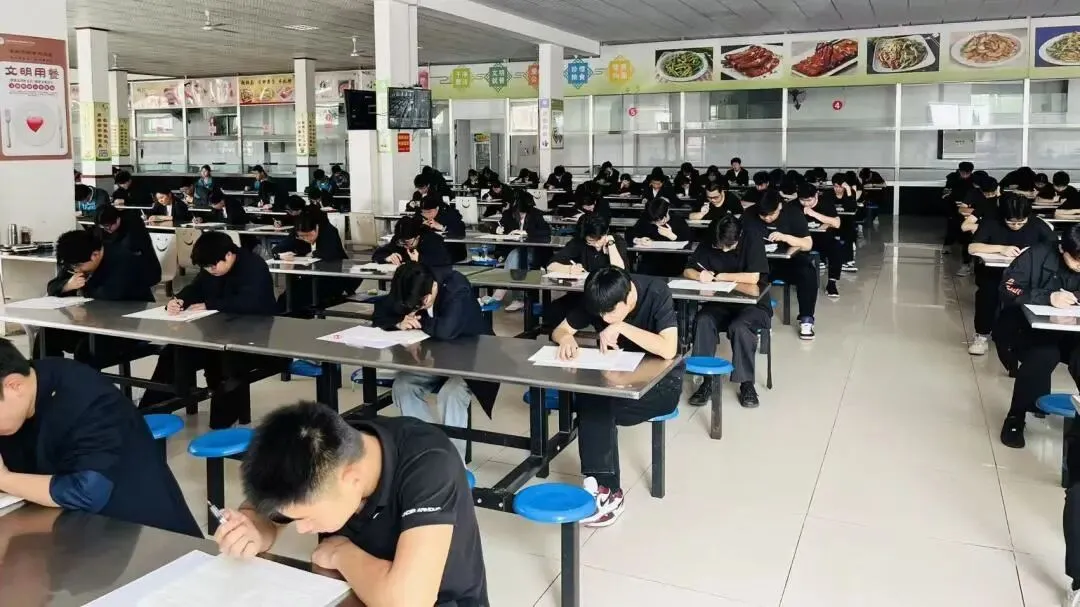 厉兵秣马迎鏖战 全真模拟试锋芒丨我校高三高考适应性考试顺利举行 第14张