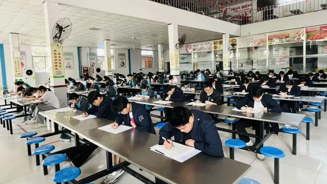 厉兵秣马迎鏖战 全真模拟试锋芒丨我校高三高考适应性考试顺利举行 第19张