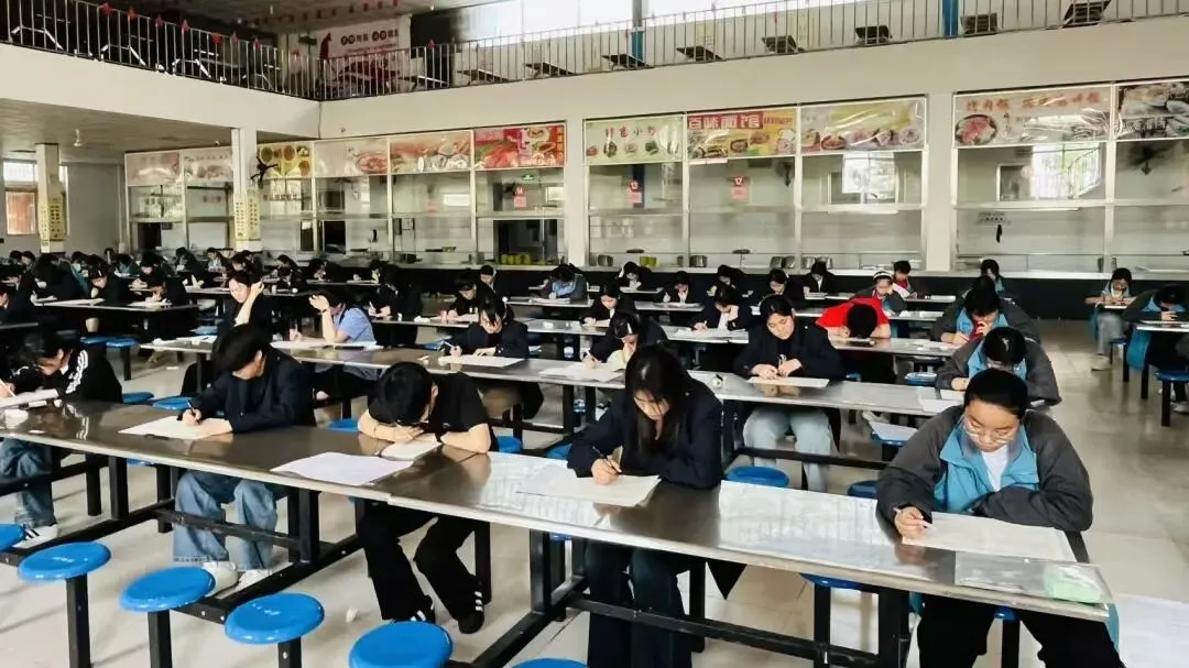 厉兵秣马迎鏖战 全真模拟试锋芒丨我校高三高考适应性考试顺利举行 第20张