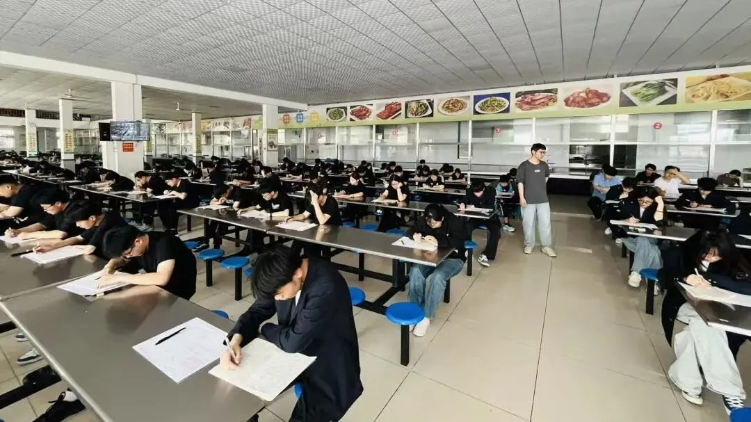 厉兵秣马迎鏖战 全真模拟试锋芒丨我校高三高考适应性考试顺利举行 第21张