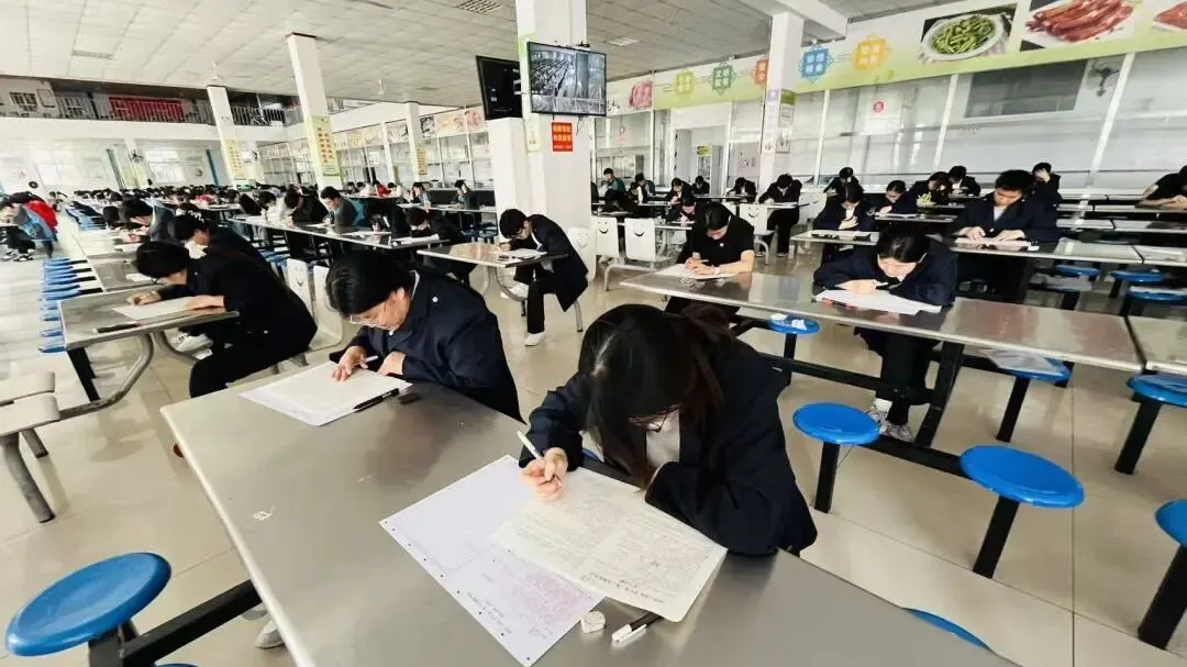 厉兵秣马迎鏖战 全真模拟试锋芒丨我校高三高考适应性考试顺利举行 第22张