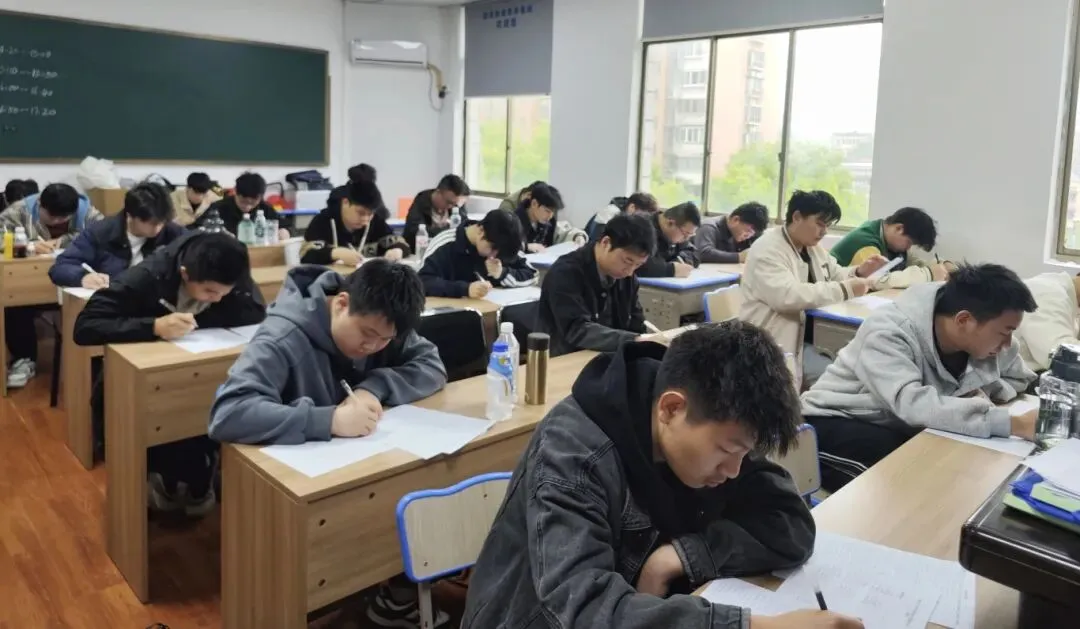 考试进行时 || 2026年上半年铁路司机理论模拟考试正式开考! 第5张