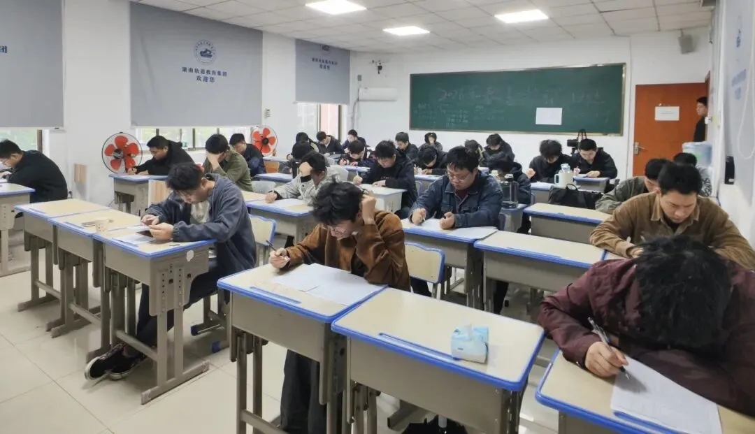 考试进行时 || 2026年上半年铁路司机理论模拟考试正式开考! 第8张