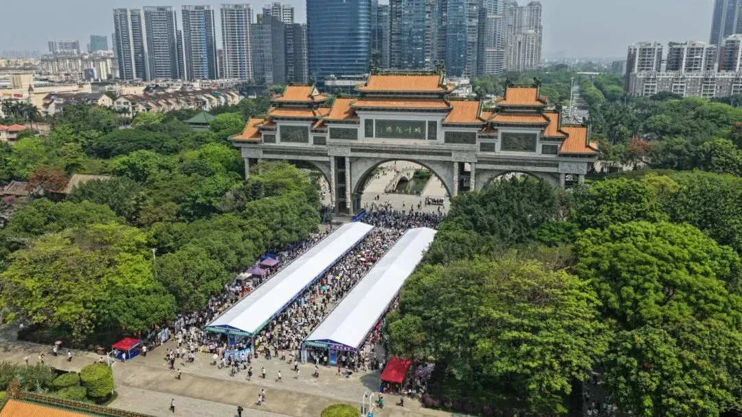 中考咨询会C05展位人气高涨,郑敬诒职校实力“圈粉”无数 第2张