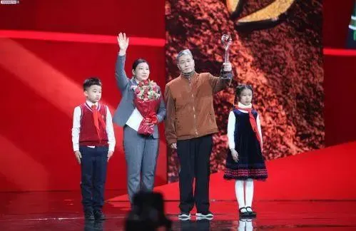 2026年中考素材综合 | 最全版近6年感动中国人物素材汇编【2018-2025年感动中国人物素材+技法】 第56张