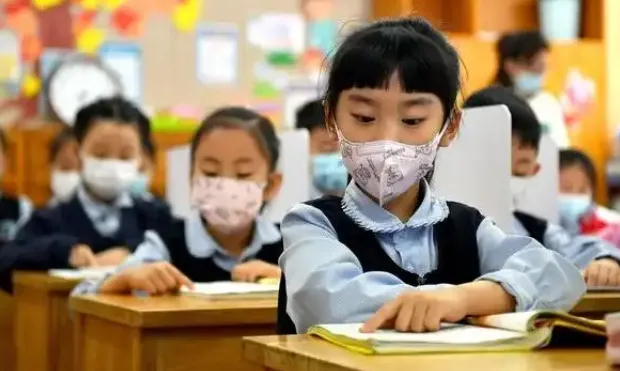 儿子试卷上11-4=7的答案被打红叉,家长不理解,质问老师反被打脸! 第2张