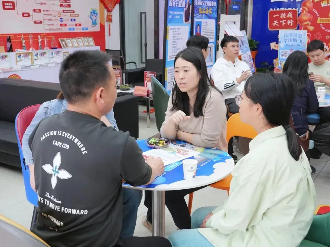 拒绝择校迷茫!广州新华中考咨询周 校企定向培养助力低分学子逆袭 第4张