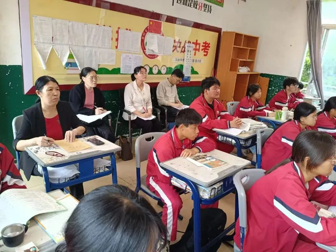 视导把脉明方向 聚力攻坚战中考——区教师进修学校莅临我校开展初三毕业班教学视导工作 第5张