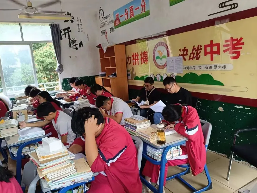 视导把脉明方向 聚力攻坚战中考——区教师进修学校莅临我校开展初三毕业班教学视导工作 第11张