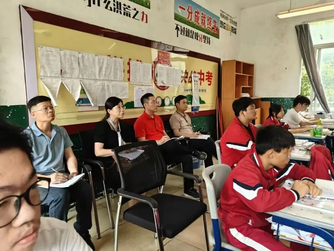 视导把脉明方向 聚力攻坚战中考——区教师进修学校莅临我校开展初三毕业班教学视导工作 第15张