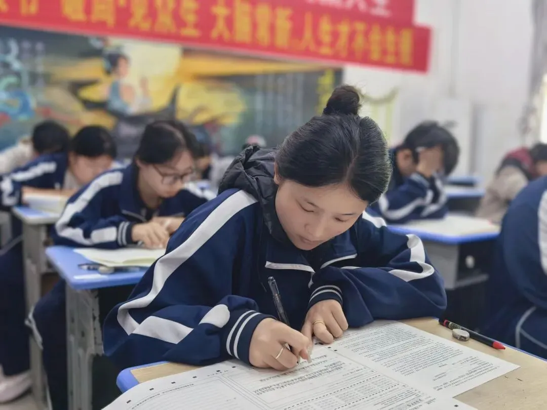 菏泽育华职业中等专业学校举行高三第二次模拟考试 第2张