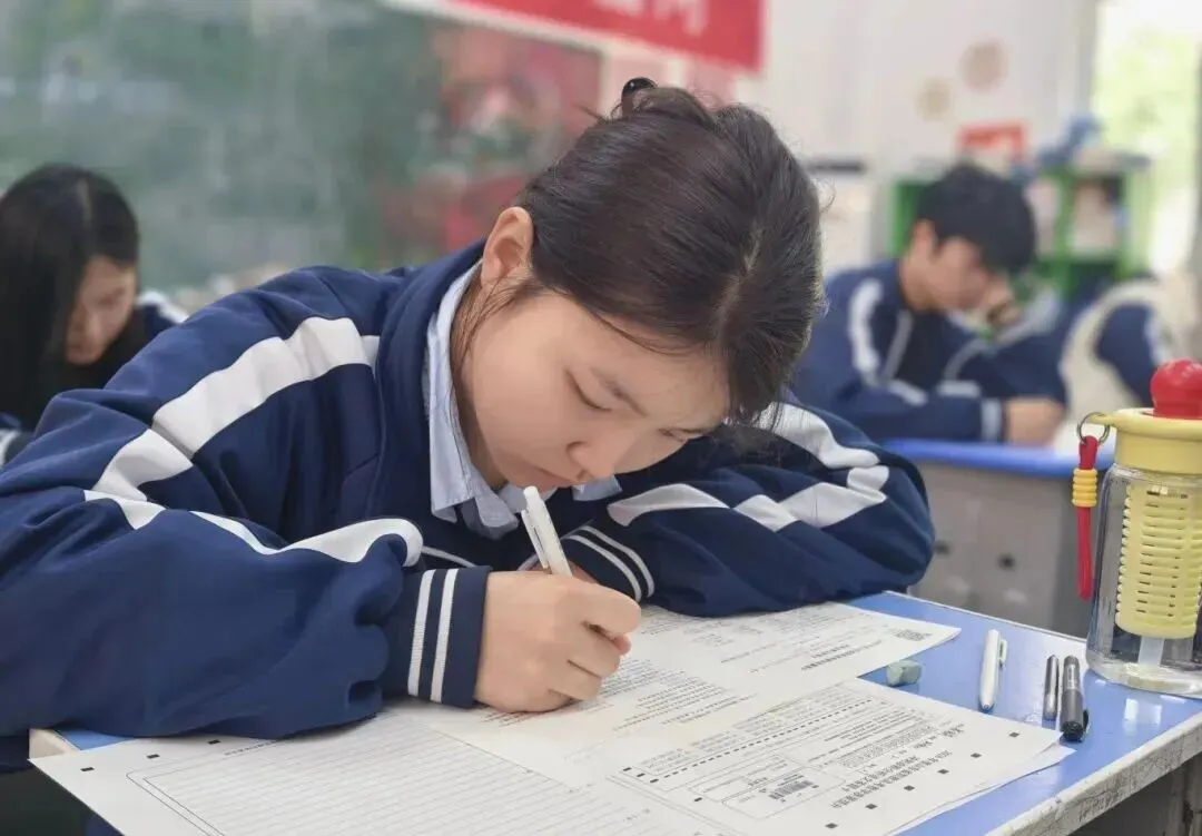 菏泽育华职业中等专业学校举行高三第二次模拟考试 第4张