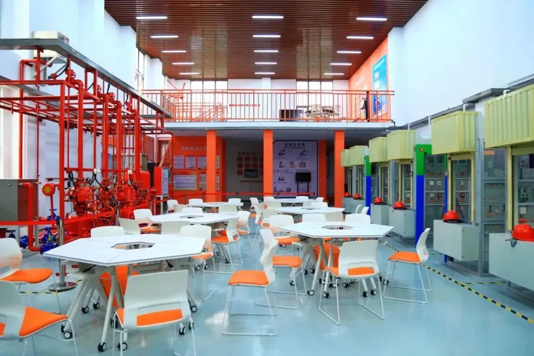 中考择校必看|广西第一工业学校2026招生启动|公办国重+三年学费全免 第5张