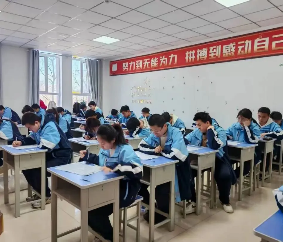 无畏前路 全力奔跑丨高三年级第一次模拟考试及冲本部高一高二年级月考纪实 第10张