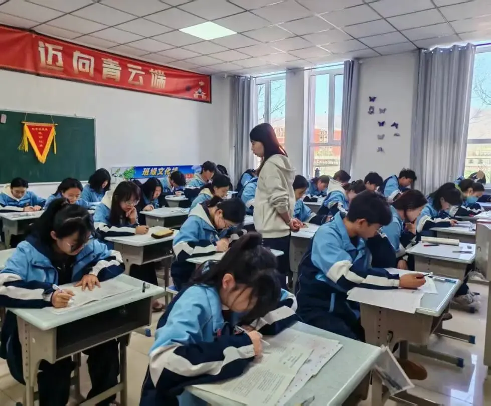 无畏前路 全力奔跑丨高三年级第一次模拟考试及冲本部高一高二年级月考纪实 第11张