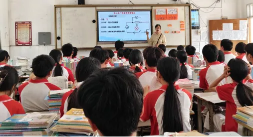 精研中考复习路 深耕课堂促成长——卢辉名师工作坊成员闪耀容县2026物理复习课堂比赛 第4张