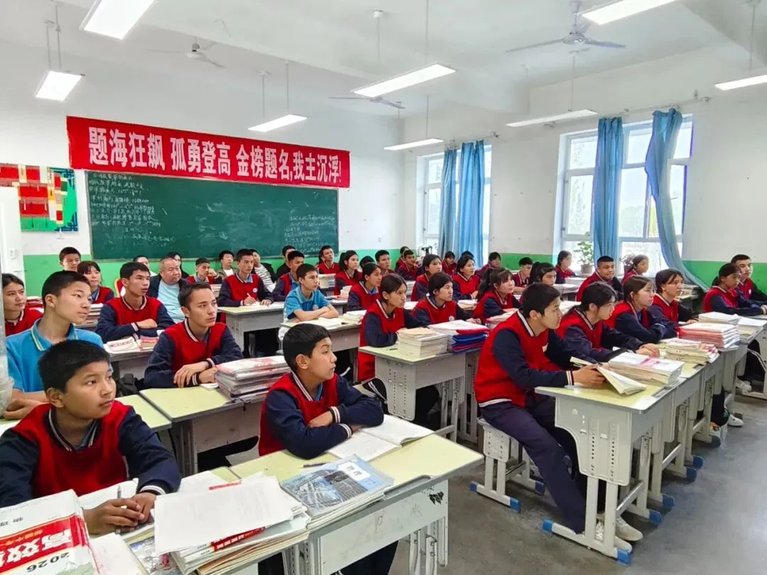 城乡联动送教研,聚力中考共提升 ——轮台县第二中学语文组赴群巴克开展送教交流活动 第1张