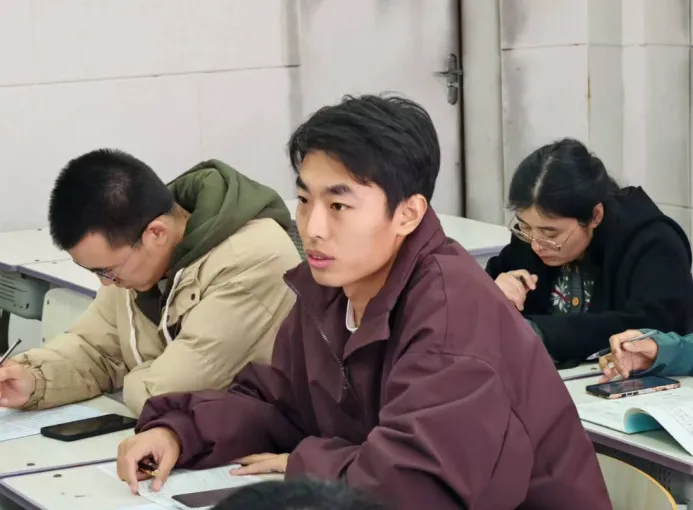 【存真•中考会考】锚定方向,科学提质——莱山区第一初级中学召开年级全体教师会议 第7张