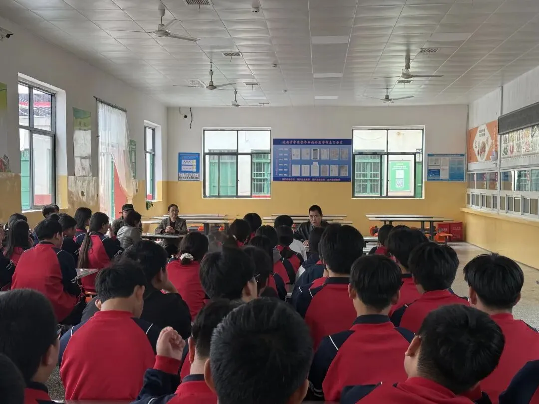 【建安·冲刺】凝心聚力战中考 精准施策启新程——建安中学召开九年级冲刺座谈会 第8张