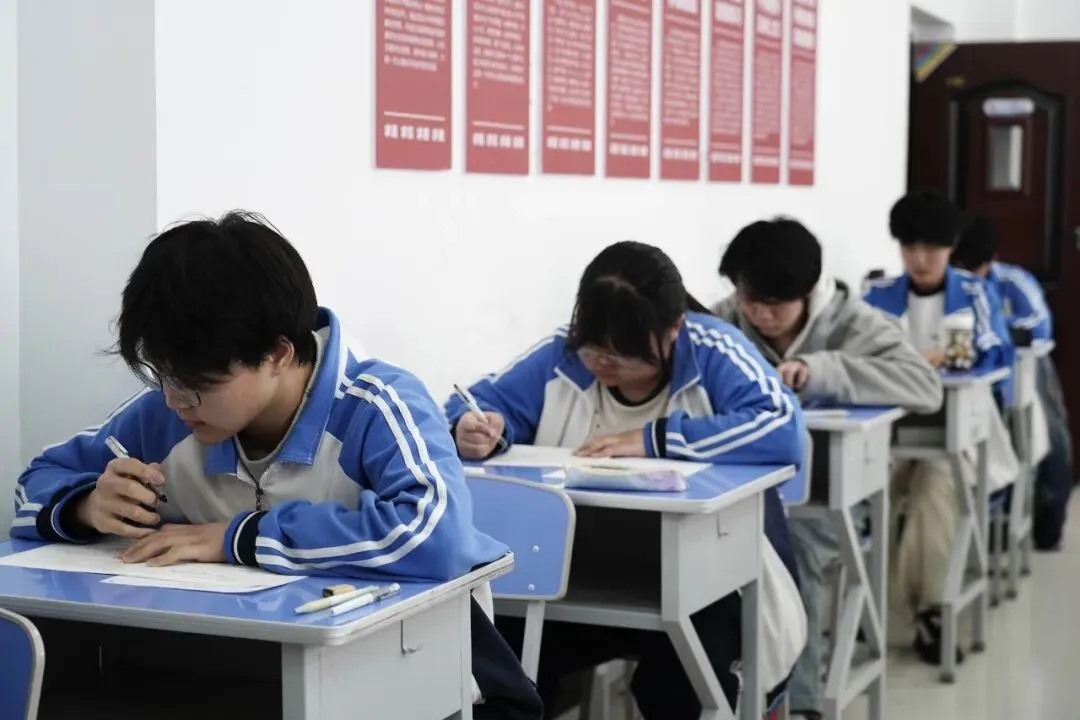 厉兵秣马,决胜高考——我校2023级学生模拟考试顺利举行! 第15张