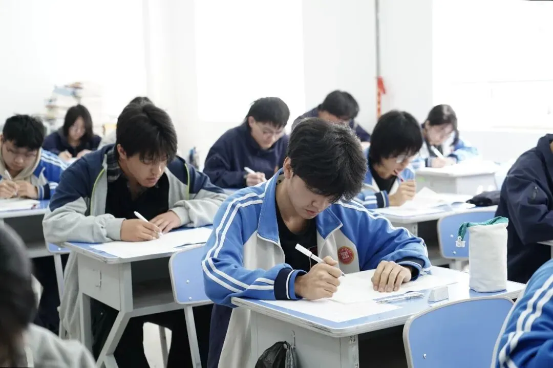 厉兵秣马,决胜高考——我校2023级学生模拟考试顺利举行! 第16张