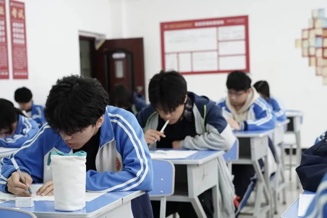 厉兵秣马,决胜高考——我校2023级学生模拟考试顺利举行! 第17张