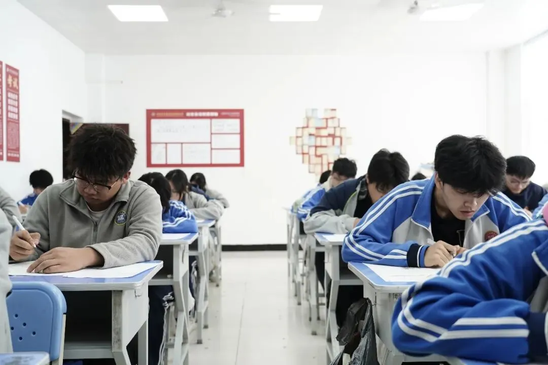 厉兵秣马,决胜高考——我校2023级学生模拟考试顺利举行! 第20张