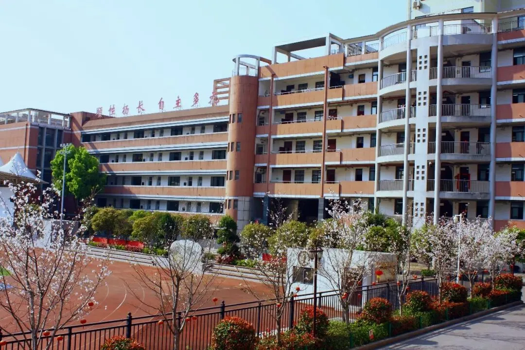 这所经常招不满的学校,近三年却把百名中考400多分的孩子送进了985、211、双一流 第6张