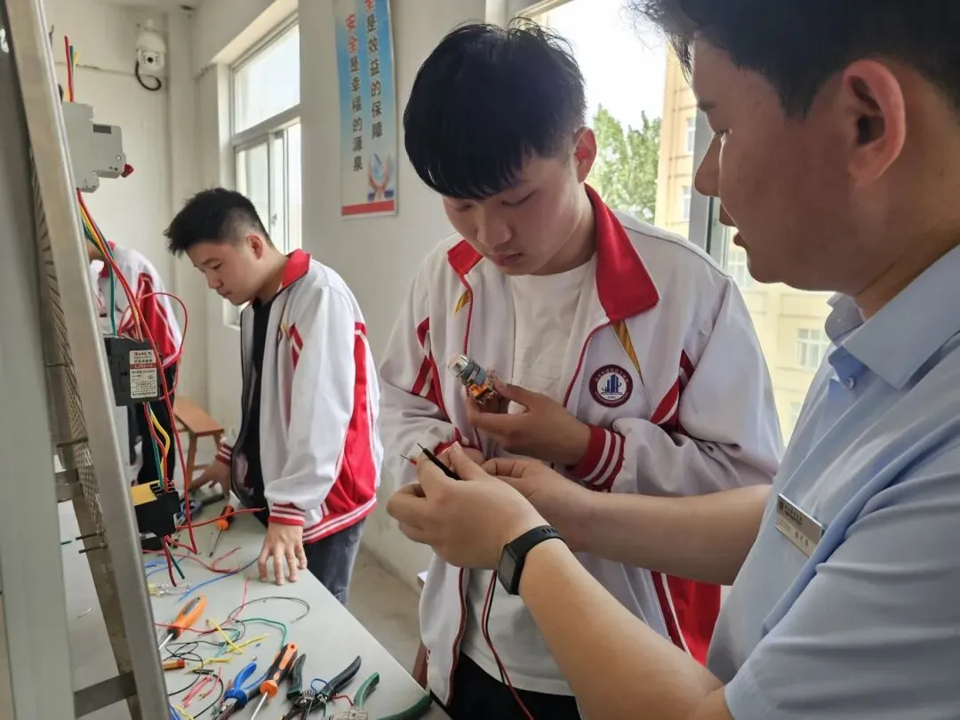 中考分数低没出路?来临沂电力技术学校菏泽校区,升学就业双选择! 第2张