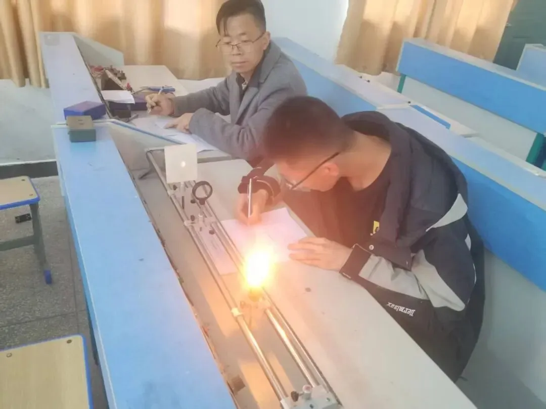 金安区张店镇左大桥学校理化实验模拟考试顺利展开 第3张