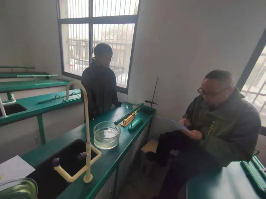 金安区张店镇左大桥学校理化实验模拟考试顺利展开 第7张