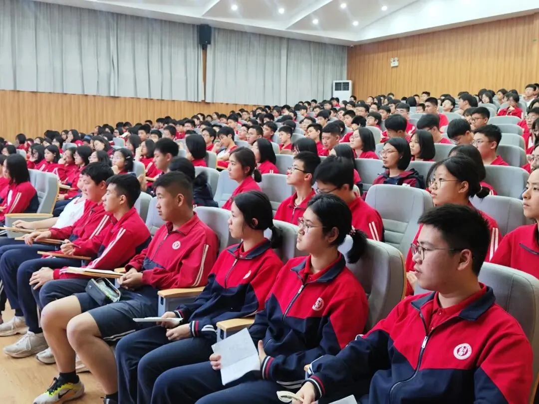 学法指导助中考,优秀学子传经验——桂林市尚贤初三年级中考备考学法指导会 第8张