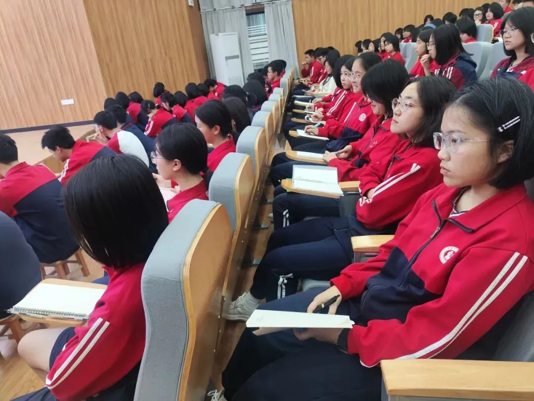 学法指导助中考,优秀学子传经验——桂林市尚贤初三年级中考备考学法指导会 第16张