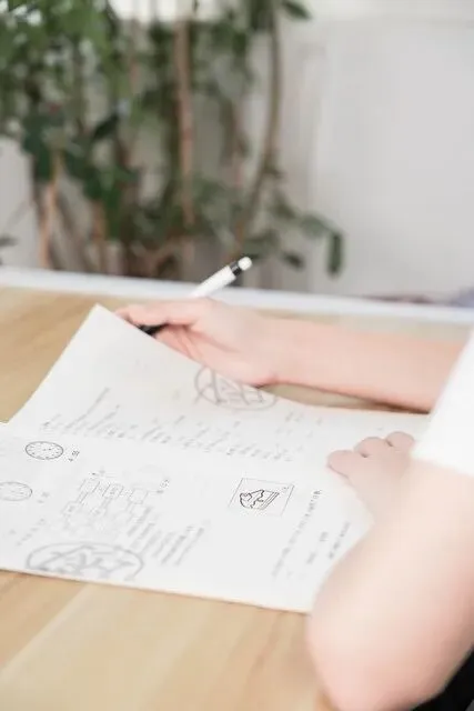 现在的家长真的不关注成绩了,期中试卷只有少部分家长签字了! 第1张