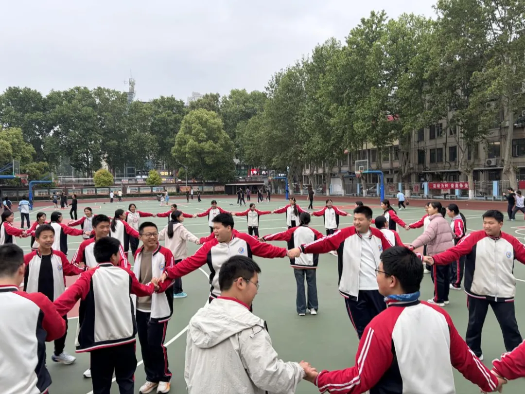 凝心聚力,冲刺中考——平顶山市第八中学开展九年级减压赋能团体辅导活动 第1张