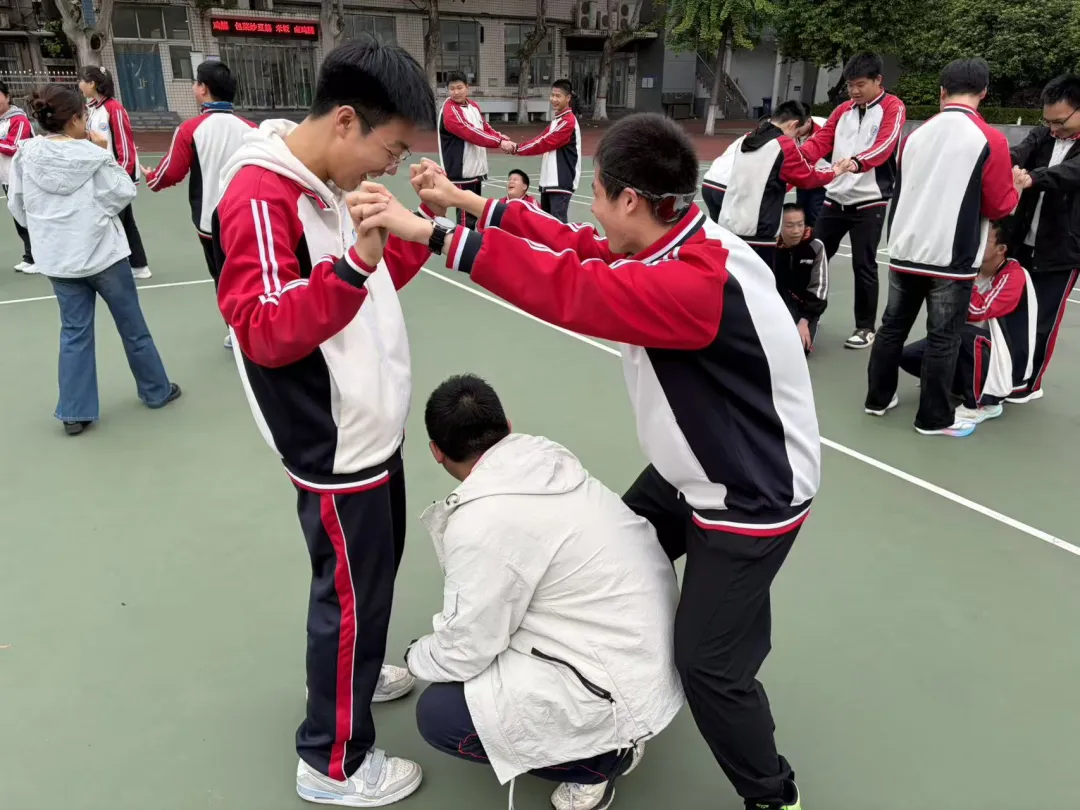 凝心聚力,冲刺中考——平顶山市第八中学开展九年级减压赋能团体辅导活动 第2张