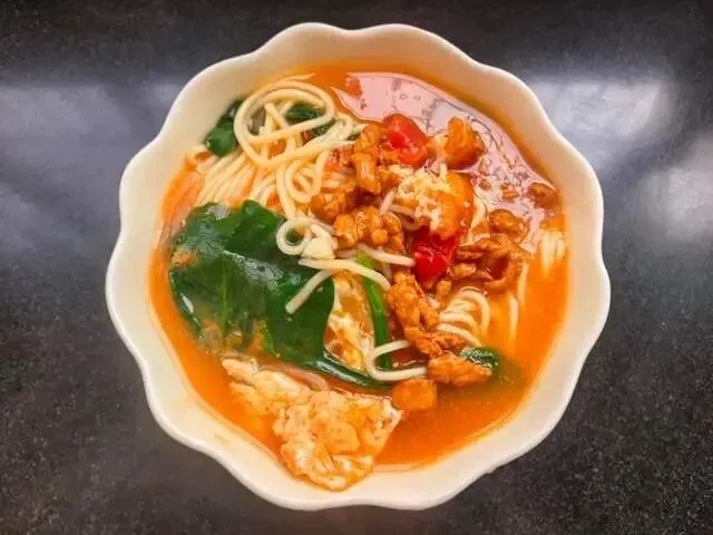 中考倒计时!初三儿子早餐不费妈,面条这样做,天天吃孩子也愿意 第1张