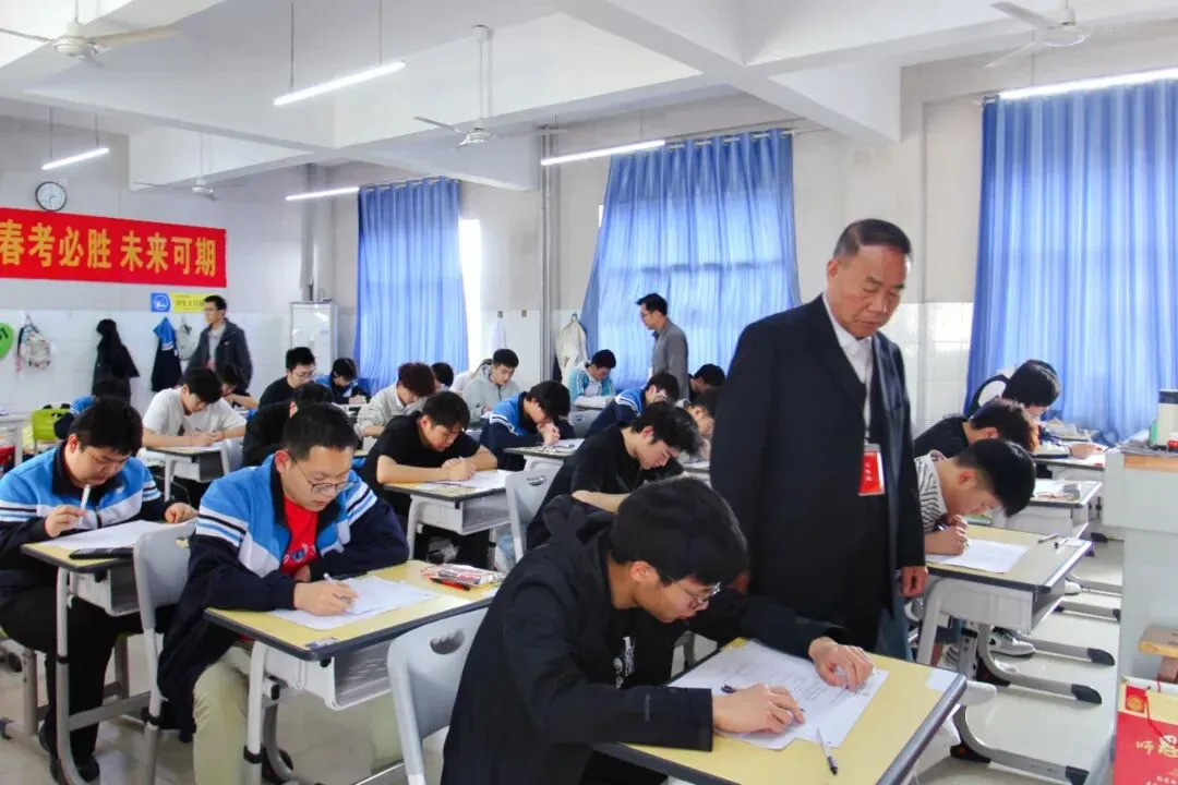 以练为战,决胜春考|济南万智学校第三次模拟考试火热开考! 第9张