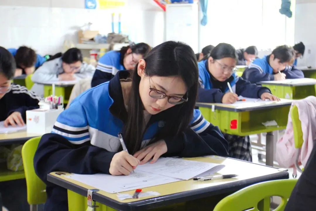 以练为战,决胜春考|济南万智学校第三次模拟考试火热开考! 第11张